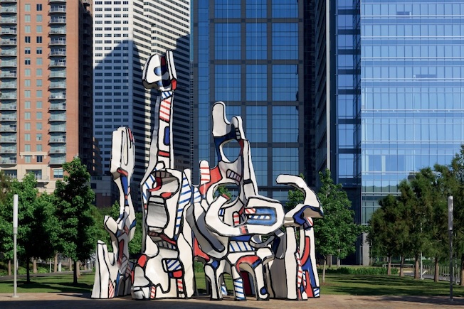 Jean Dubuffet, Monument au fantôme, 1983, réalisé en 1983 d'après la maquette de 1969, époxy peint au polyuréthane, H. 10 m. Discovery Green Park, Houston, Texas (U.S.A.) © ADAGP, Paris 2025 / Fondation Dubuffet, Paris