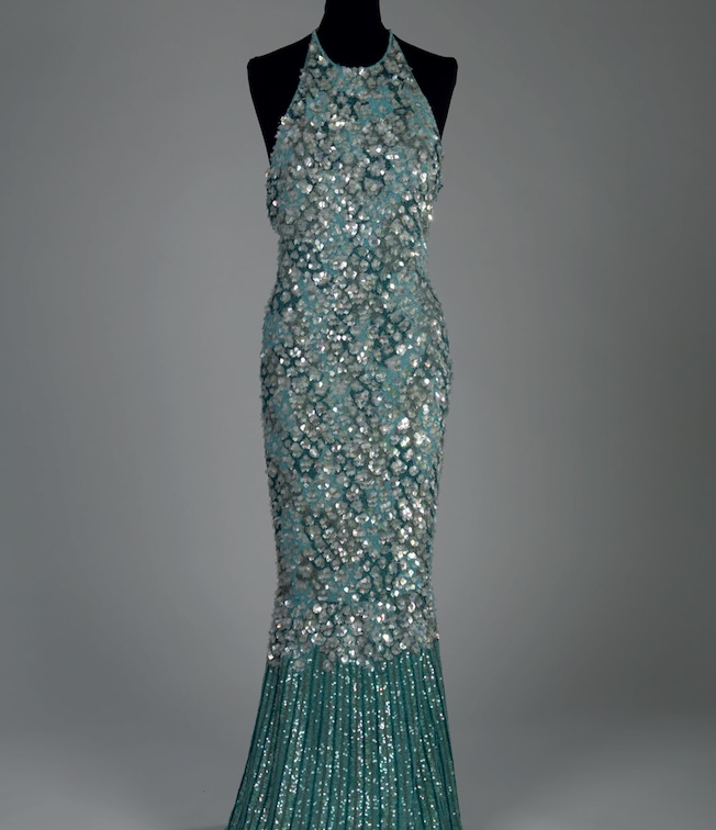 Per Spook, Robe-fourreau « Sirène », Collection haute couture printemps-été 1994 © Musées de Marseille – C. Almodovar