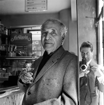 Marc Chagall et André Ostier, Île Saint-Louis, Paris, 1963 © André Ostier / Association des Amis d’André Ostier